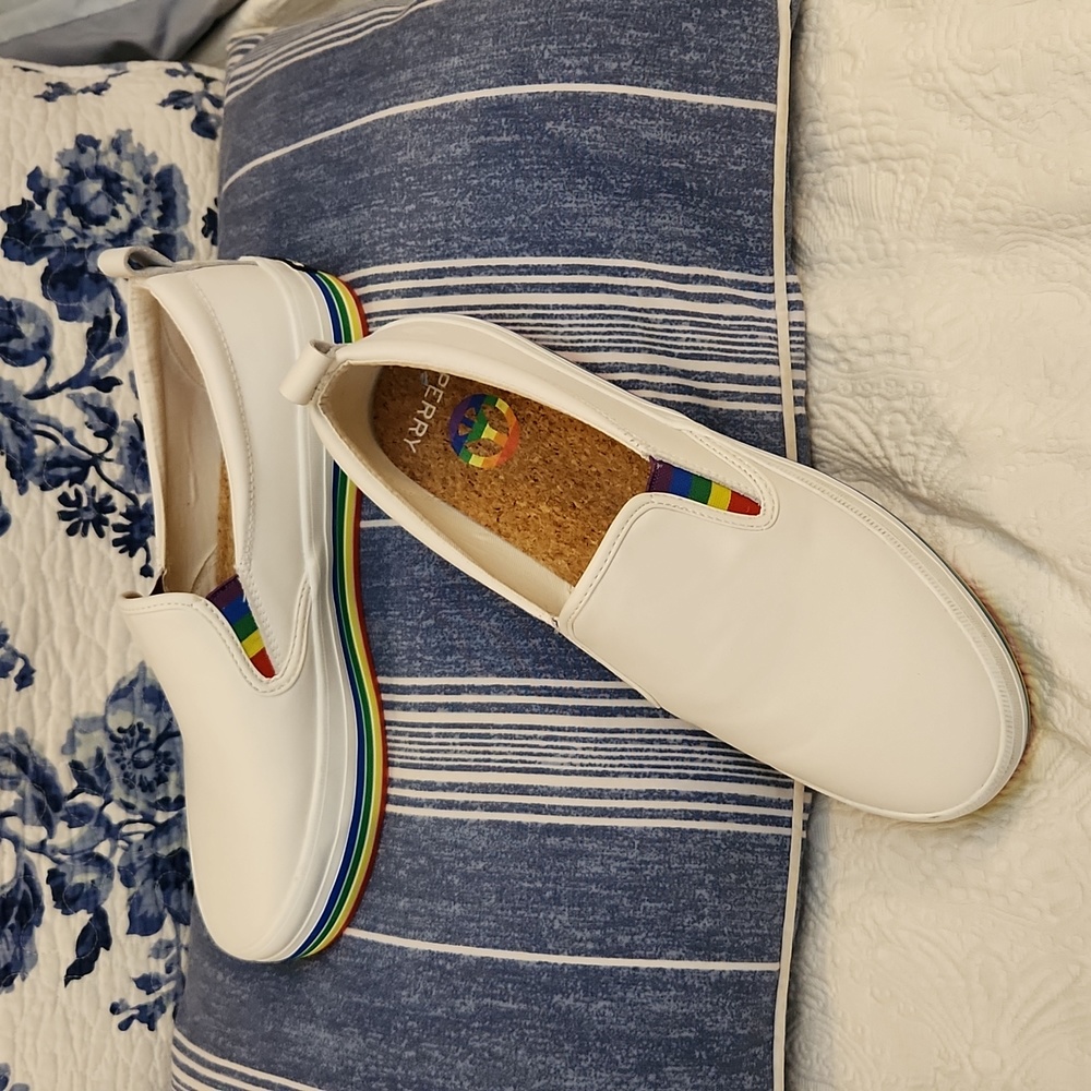 Sperry sneakers white 🌈 pull on loafer style size 9 peace sign heart